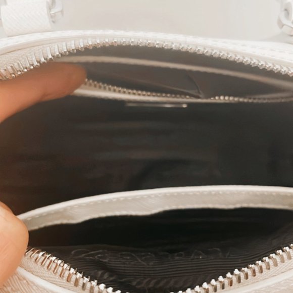 PRADA Saffiano Lux leather top handle in white - Picture 2 of 10